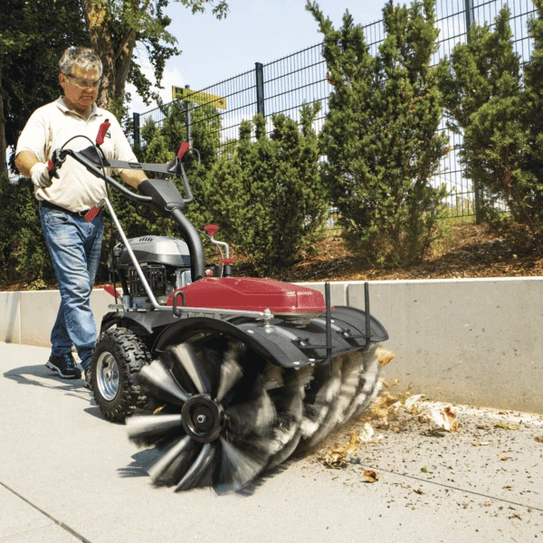 Balayeuse Mécanique Balayeuse Scheppach SC2200PE Avec Bac De Récupération Et Lame à Neige 5 Balayeuse Mécanique Balayeuse Scheppach SC2200PE Avec Bac De Récupération Et Lame à Neige – Image 3